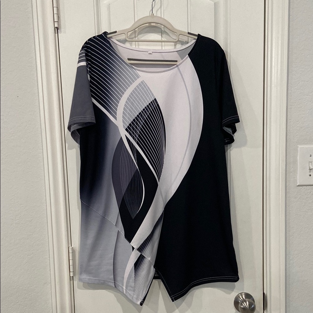 NWOT Black & Gray Women's Top Underarm to Underarm 21 inches Lenght 29 inches